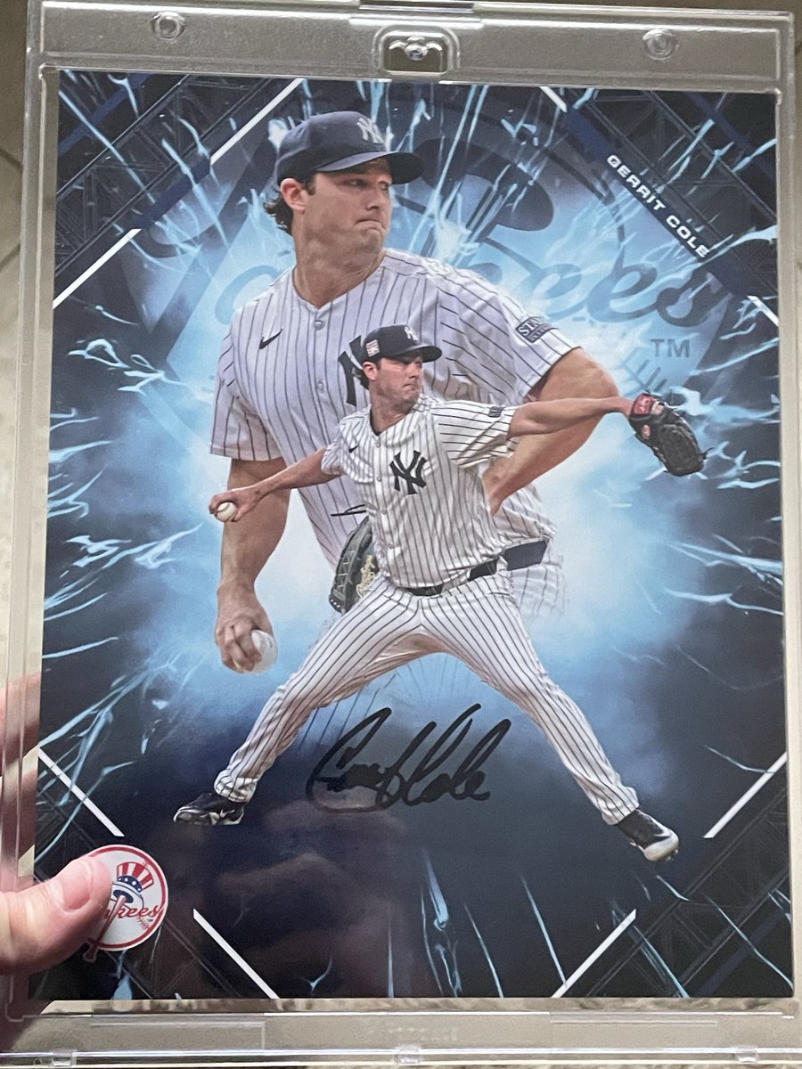 Can’t thank <a href="/FansAuthentic/">Fanatics Authentic</a> <a href="/DarthEnvy/">Envy 🇩🇴</a> and <a href="/SteveZim16/">Steve</a> enough for running the Yankees Empire predictions &amp; hooking me up with this beauty. Blessed to be a part of the greatest fan base in the world. Join the Yankees Empire discord it’s the best decision you’ll ever make🔥❤️