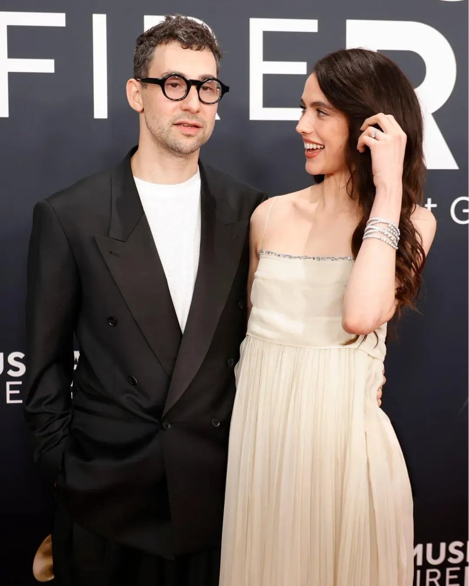 🚨| PERFEITOS! Concorrendo a categoria de Best New Artist, Edward Vancoff e Rebecca Waterhouse estão no red carpet do Legacy Awards! #LegacyAwardsMWR