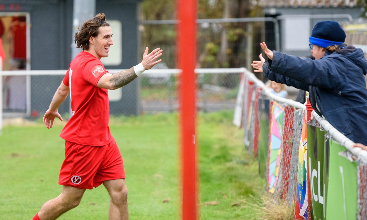 Whitehawk 2 Carshalton Athletic 0

Lambert and Bridle down the Robins

Pics from today's game:
flickr.com/photos/agschof…

#COYH