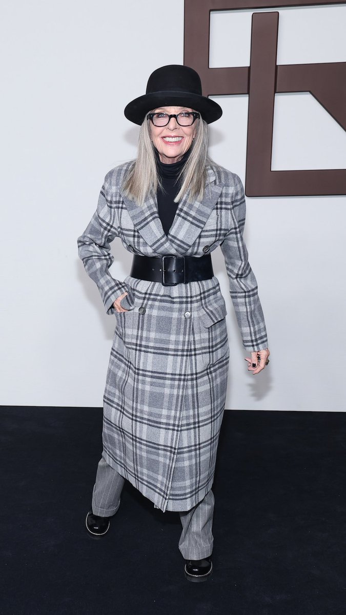 Se nos fue un icono de estilo y el cine Dianne Keaton. Su estilo andrógino e inconfundible marcó un hito en moda con su personaje de Annie Hall. La mujer con más onda y estilo del mundo que sabía romper las barreras del género …