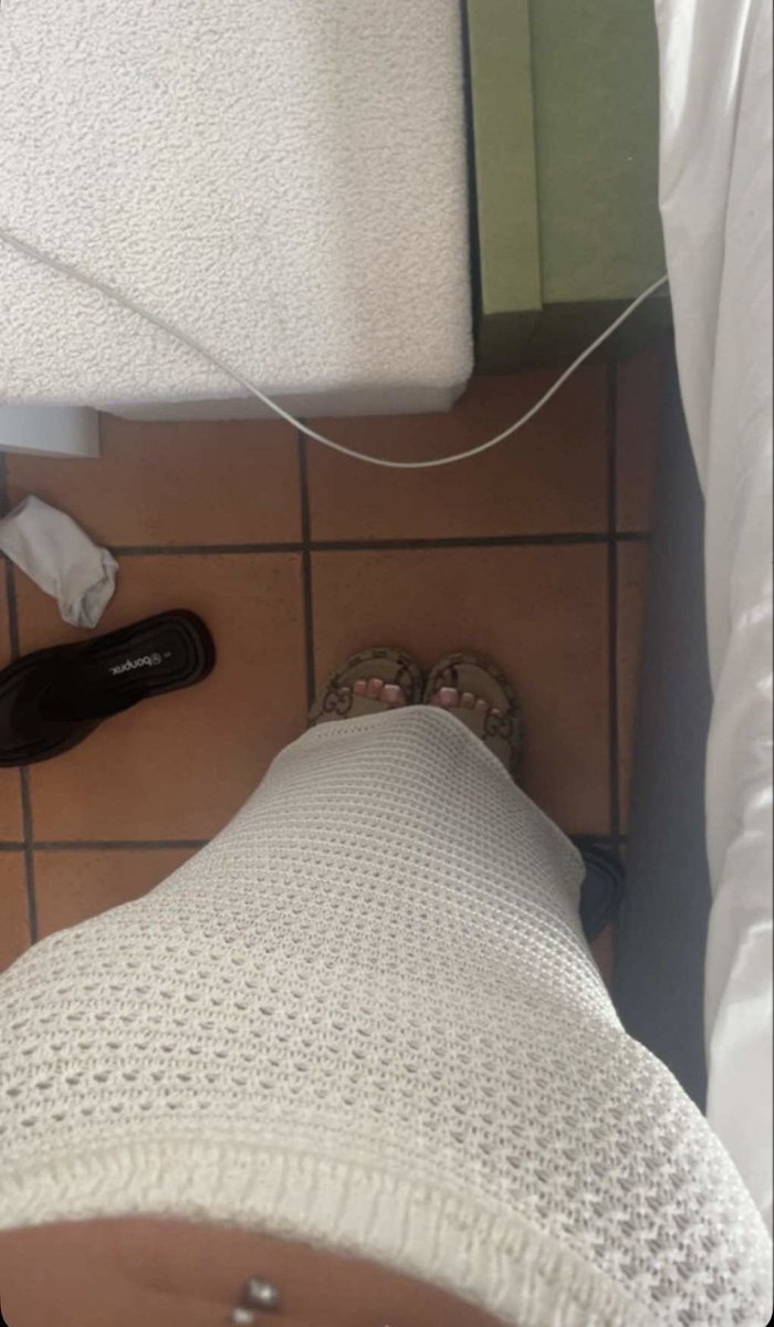 36Bandito's tweet photo. Samstage sind für die kleinen eingesperrten Zahlschwänze wohl extrem gefährlich..
Du öffnest x und schon hast du wieder Druck!
Ob ich dir den Druck nehmen werde ? 😝🎀
Finde es heraus !🐶
#findom #geldherrin #zahlschwein #paypig https://t.co/O6WdhVqwOa