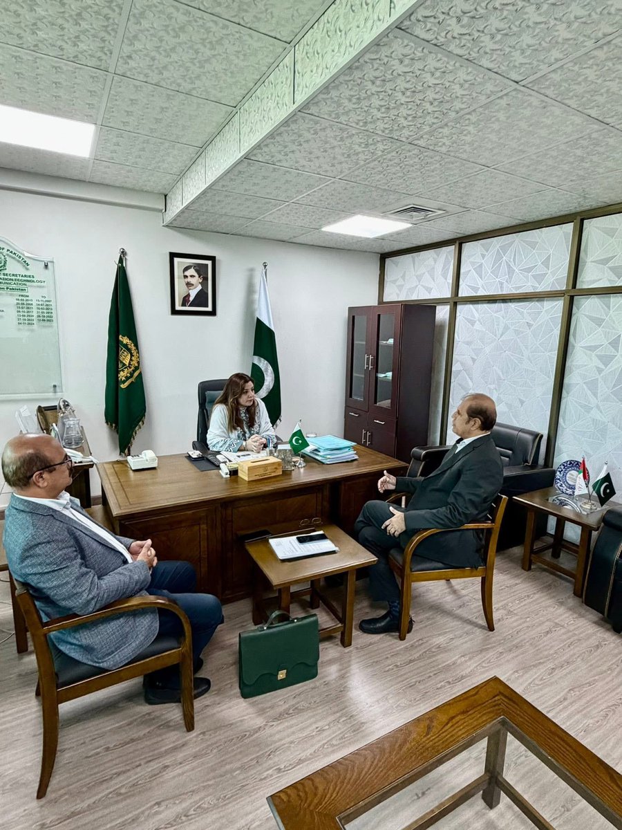 sabheenghoury's tweet photo. Delegation of the SME Enterprise, led by Mr. Adeeb Ejaz met with Member of the National Assembly and Parliamentary Secretary for IT and Telecommunications Sabheen Ghoury at her office.
Discussed the matters of mutual interests during the meeting. @allaboutmqm https://t.co/s37TH2pdYc