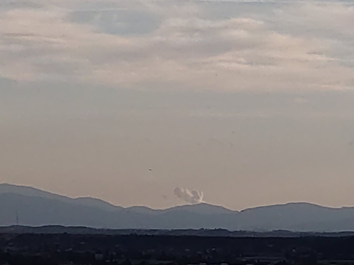 cheerssu's tweet image. The evening.
With would-be volcano.
#Cloud #skylinephotography 
@StormHour @ThePhotoHour