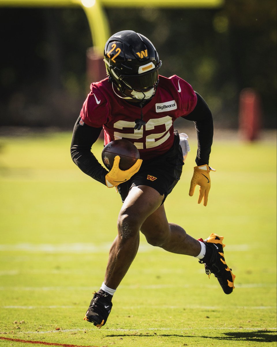 SleeperWSH's tweet image. JCM battle black w visor will feed families

#RaiseHail