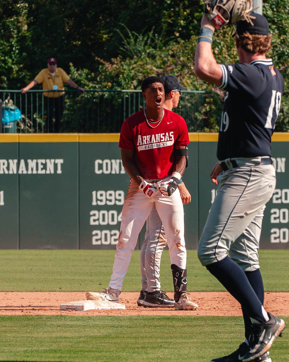 RazorbackBSB's tweet image. Five-run 7th inning ⤵️
Kuhio BOMB
Reese Rob BOMB
Brumbaugh RBI DOUBLE
Ruiz RBI DOUBLE
Maika RBI LASER