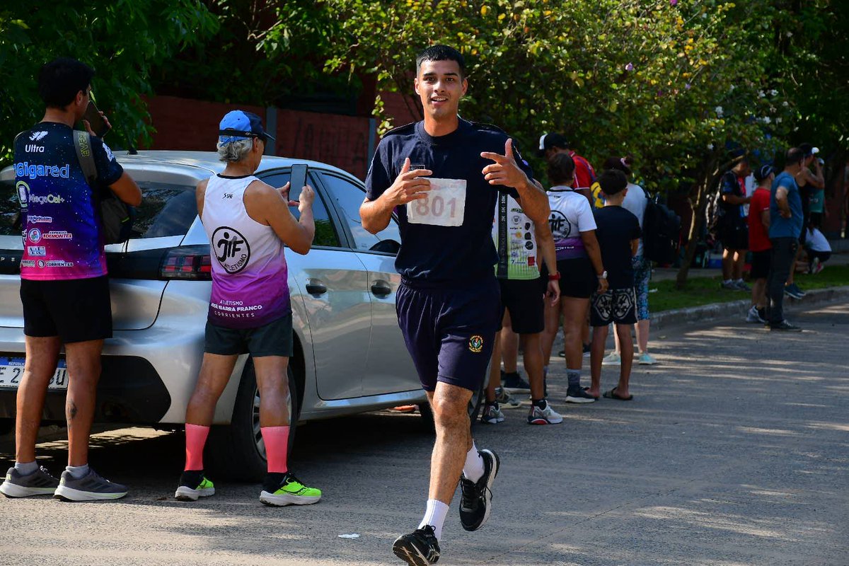 Más de 350 corredores participaron de las #MaratonesBarriales en el Juan de Vera 🏃🏾‍♀️ Seguimos apostando a la actividad física como motor de unión y bienestar en nuestra #CiudadDeportiva ✨