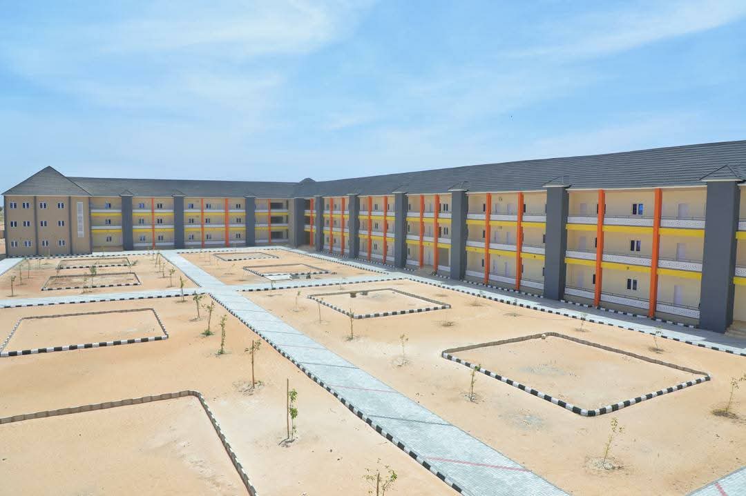 everman2012's tweet image. This is a public secondary school in Nigeria 🇳🇬. Can someone tell me the state it&apos;s located in.