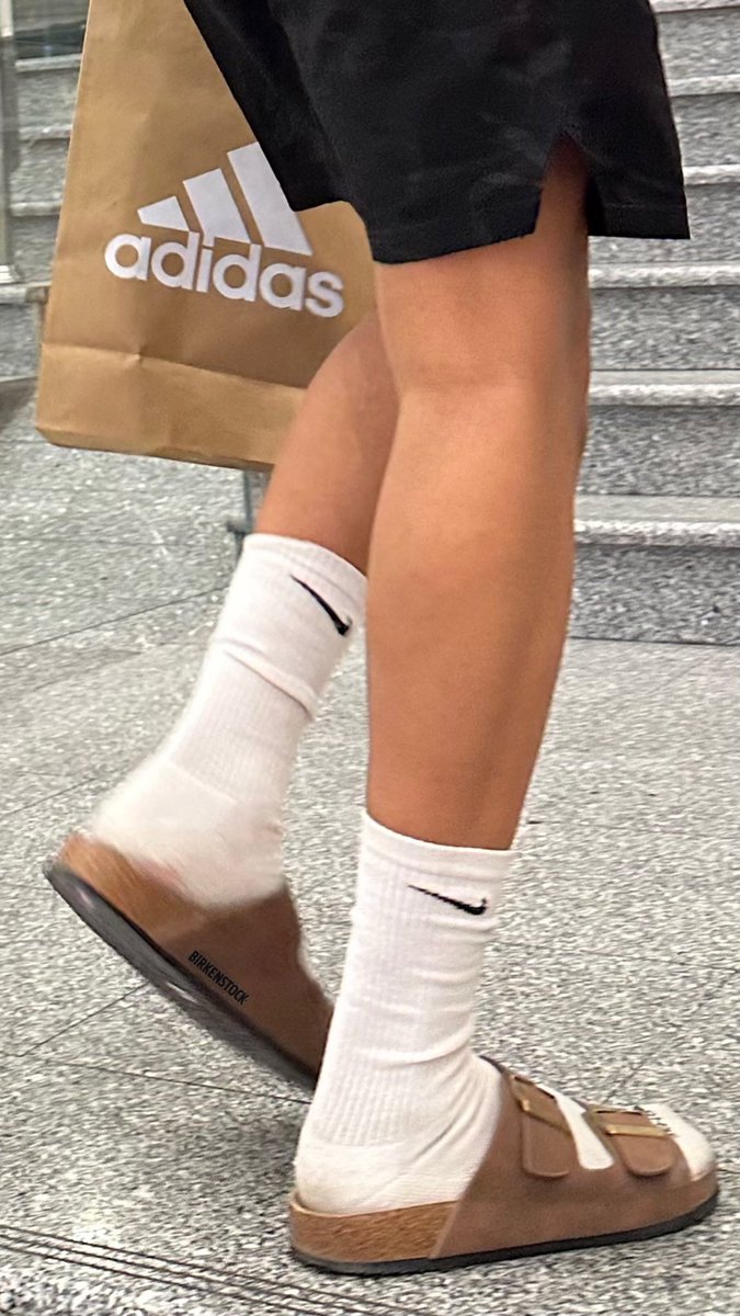 يوم السبت بثوب الخميس .