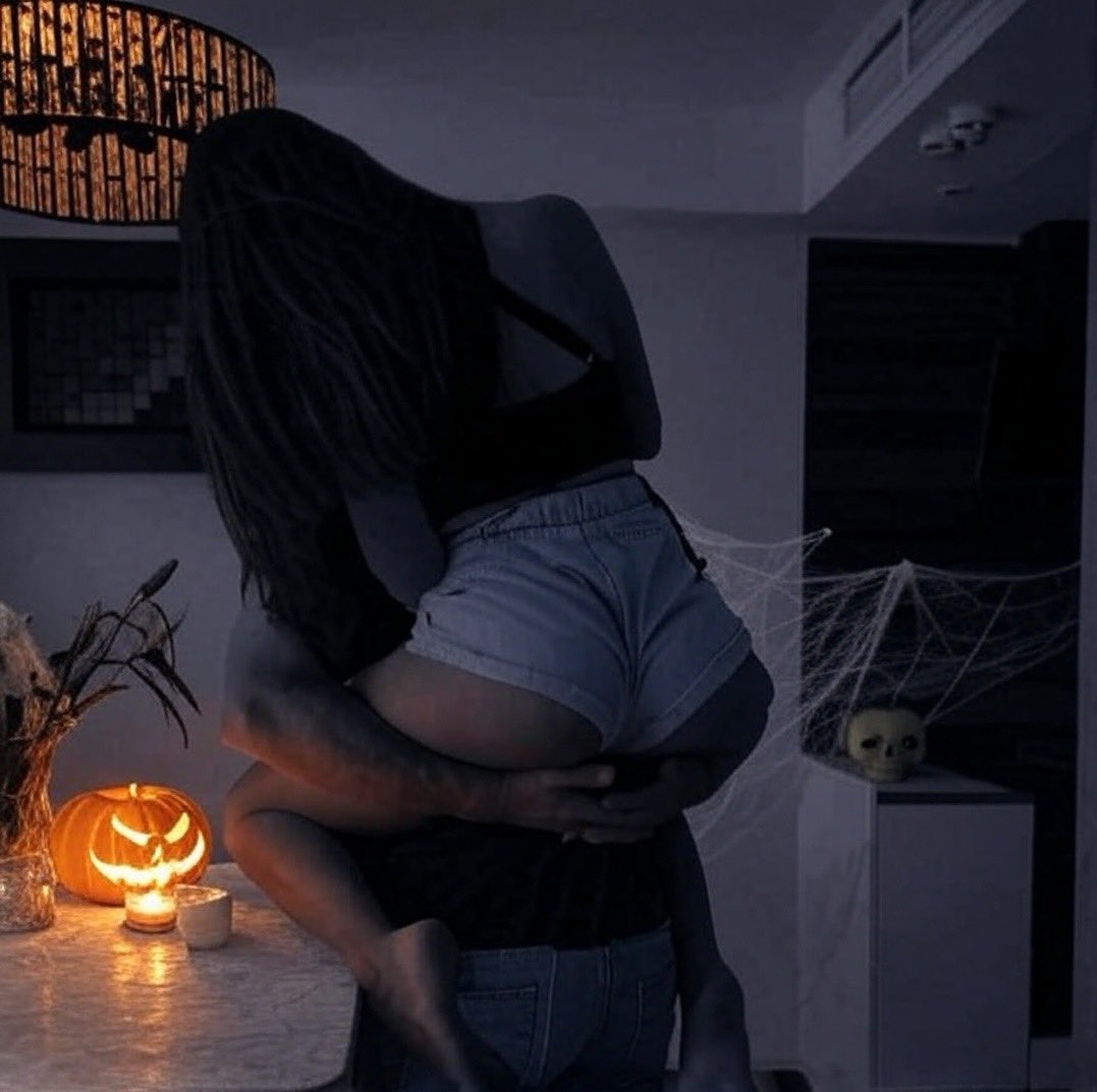 ScreamCorridor's tweet image. The perfect Halloween night doesn’t exist.

The perfect Halloween night: