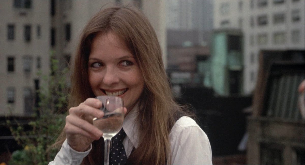 Diane Keaton para hacer humor tenía gracia, inteligencia, sofisticación, y elegancia. No necesitaba ser ordinaria o agresiva para hacer reír. Qué mujer.