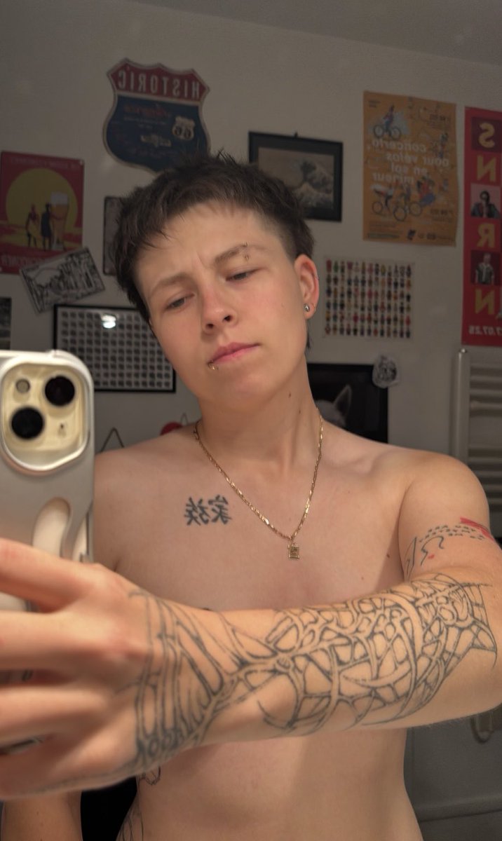 oomf said i should post more on #butchtober so you guys can see how hot i am