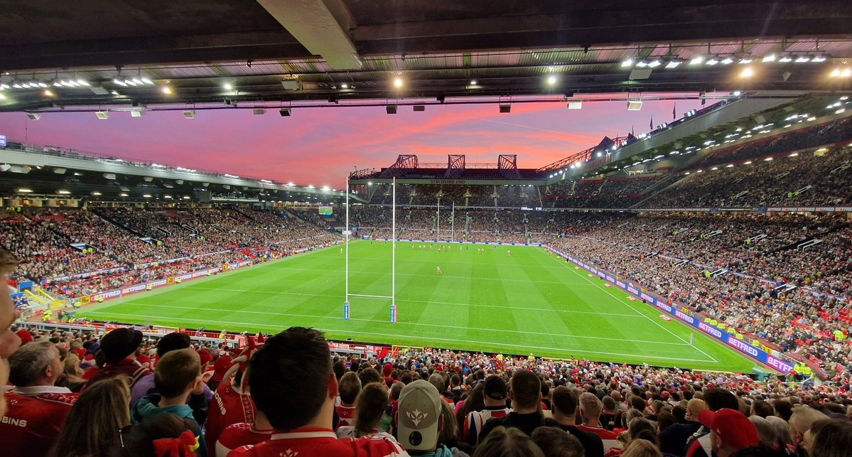 LindaMorEHRed's tweet image. Red sky at night, Robins delight!😍🔴⚪️🏆🏆🏆 #UpTheRobins #hullkr #SuperLeague #SuperLeagueGF #TrebleWinners