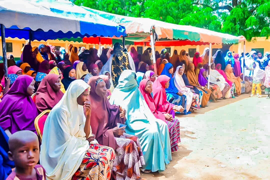 KaitafiS's tweet photo. Today in Gashu’a, we were able to conclude our token support of N20,000 per widow for 100 widows. I saw joy, love and gratitude on the faces of the beneficiaries. With today’s event, we have covered all the 20 wards in Bade Emirates of Yobe State. On to the next chapter. https://t.co/Q1HV85qNFv