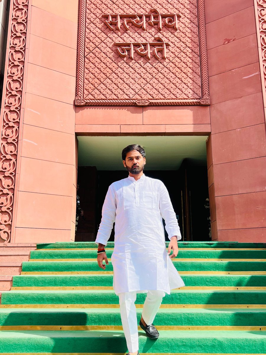 VivekSinghBHU7's tweet image. भारतवर्ष के राजधानी नई दिल्ली में।
लोकतंत्र के मंदिर संसद भवन में।।
#parliament #LokSabha #delhi #BHU #politics #varanasi #vidhansabhaelection2025