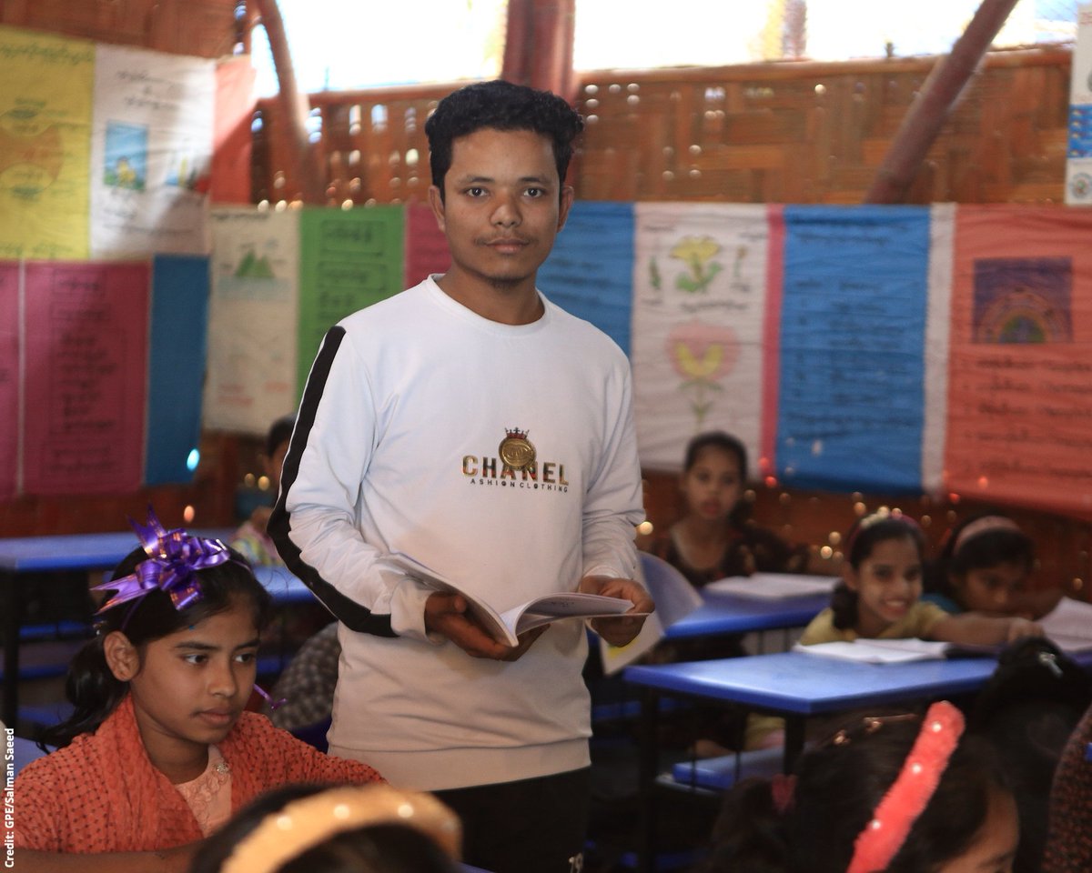 GPforEducation's tweet image. Together, @UNICEFBD and GPE help adolescent Rohingya girls in Cox&apos;s Bazar&apos;s to have access to safe learning spaces.

Indispensable: female community leaders who walk adolescent girls to class and help families understand why it matters that girls stay in school 👏

#DayOfTheGirl