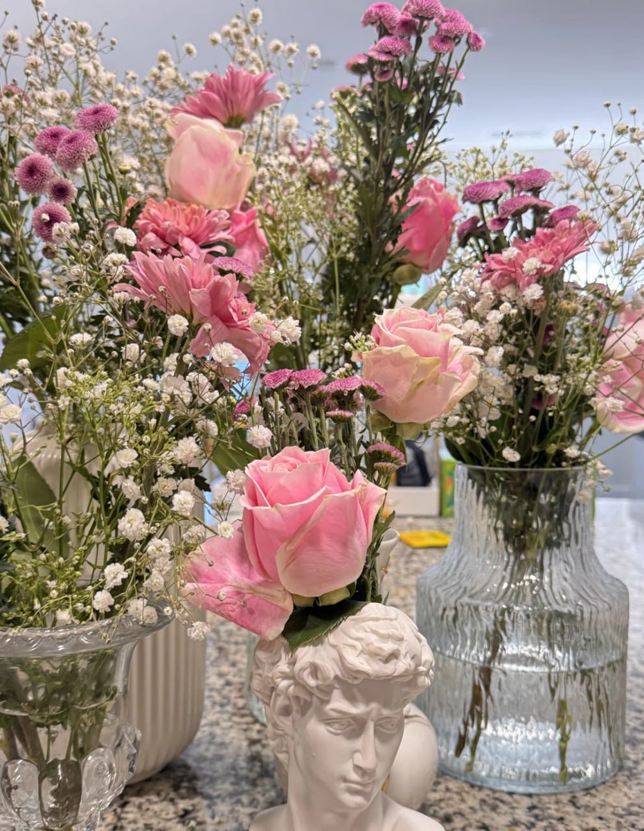 309_ava's tweet image. A happy haul of flowers to brighten up my day! 🌺😊

#flowerday