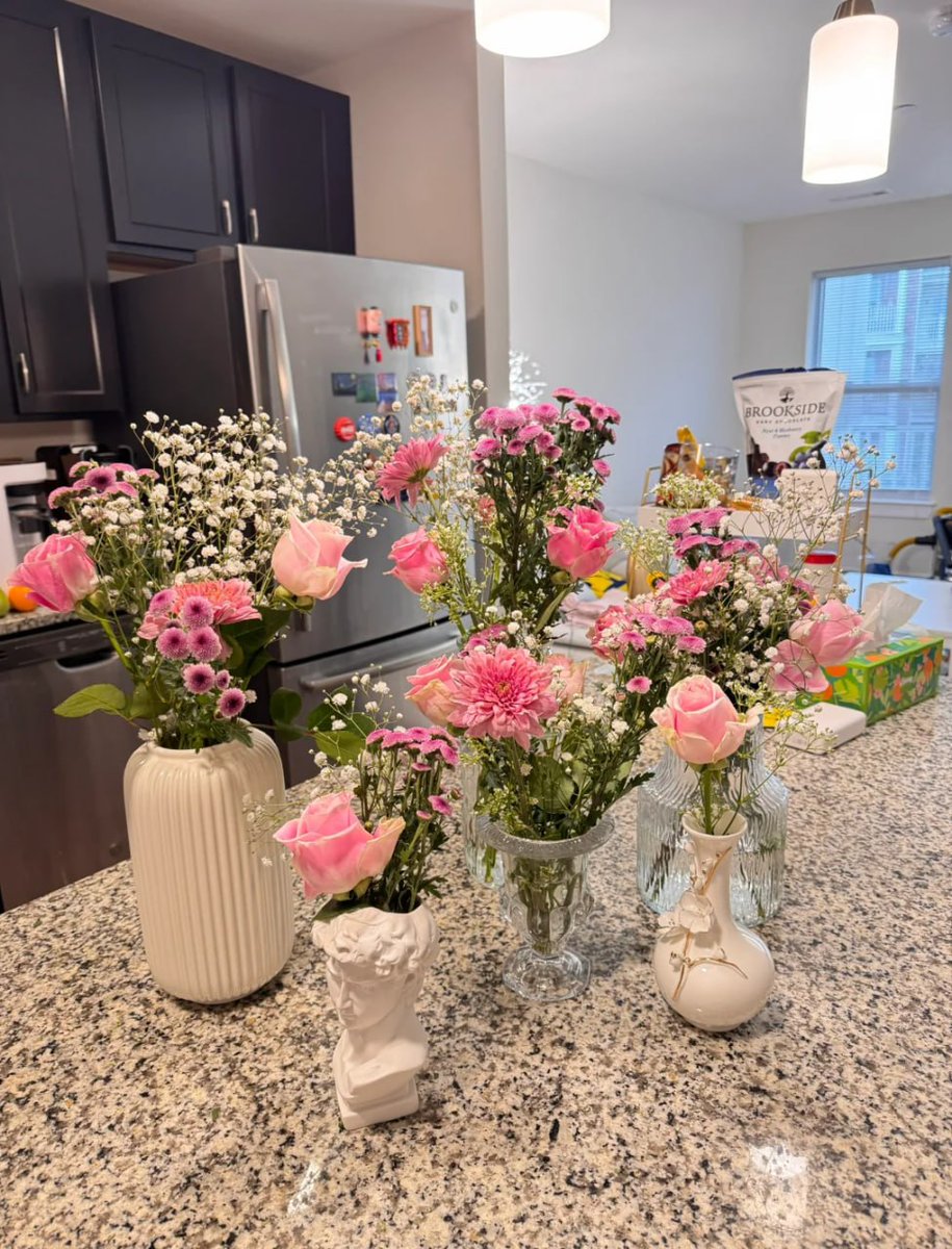 309_ava's tweet image. A happy haul of flowers to brighten up my day! 🌺😊

#flowerday