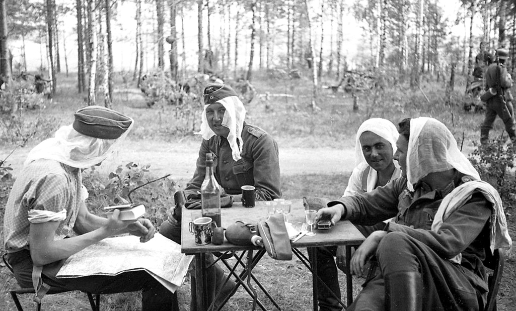 Avivi1999's tweet image. Soldiers of the 2nd Panzer Army (Panzergruppe 2), Bobruisk region, 1941. #WWII