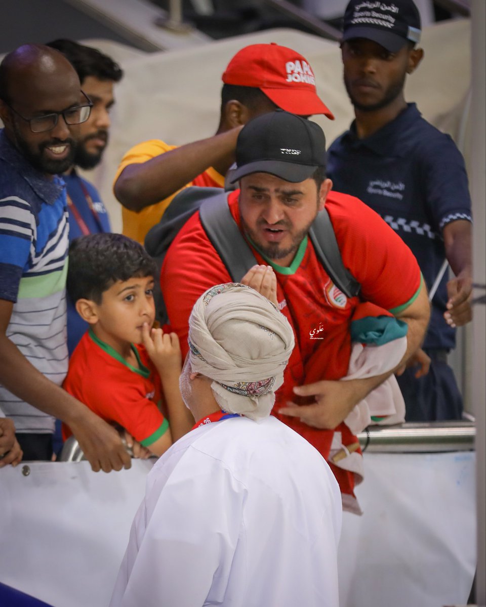 alawi_omairi's tweet image. 📸|عتب من محبه من الجماهير لرئيس الإتحاد👌🏻

#كلنا_معك 
#الملحق_الآسيوي 
#تصفيات_كأس_العالم 
#عمان_الإمارات #الإمارات_عمان