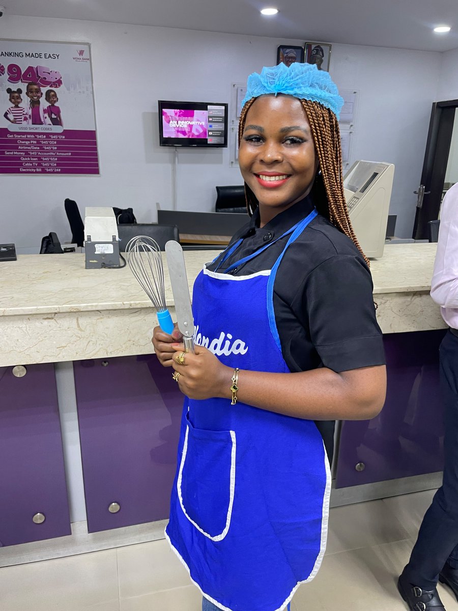 heemahbohyah's tweet image. CSW 2025 was a fantastic week for me 💯💯
CSW Day 2 theme “Dress like your profession 😁😁😁Heemahbohyahcakesncreams no Dey carry last 💃💃💃
Thank you @hollandia_ng for my apron💃💃💃
Thank you @wemabank 
#MissionImpossible  #csw2025 #hollandia #csweek #CustomerServiceWeek