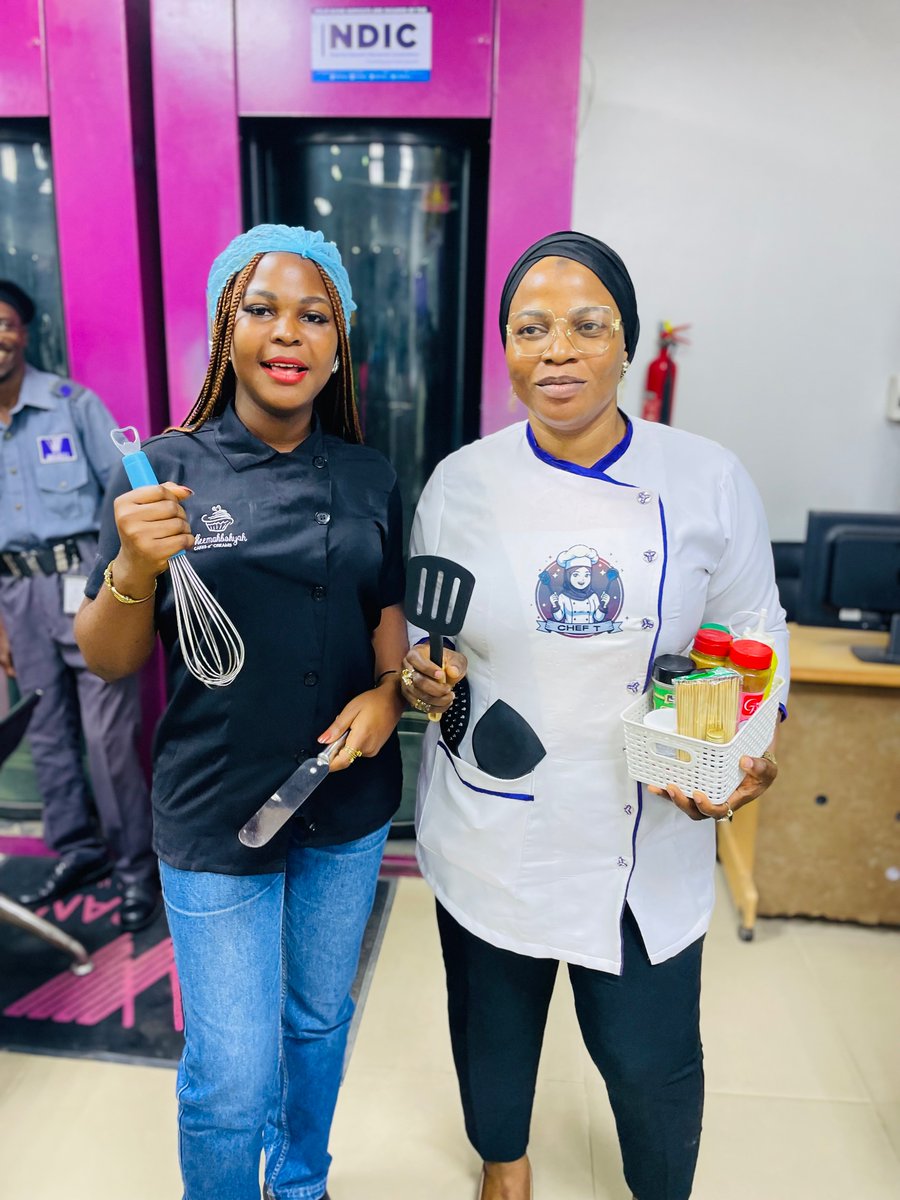 heemahbohyah's tweet image. CSW 2025 was a fantastic week for me 💯💯
CSW Day 2 theme “Dress like your profession 😁😁😁Heemahbohyahcakesncreams no Dey carry last 💃💃💃
Thank you @hollandia_ng for my apron💃💃💃
Thank you @wemabank 
#MissionImpossible  #csw2025 #hollandia #csweek #CustomerServiceWeek