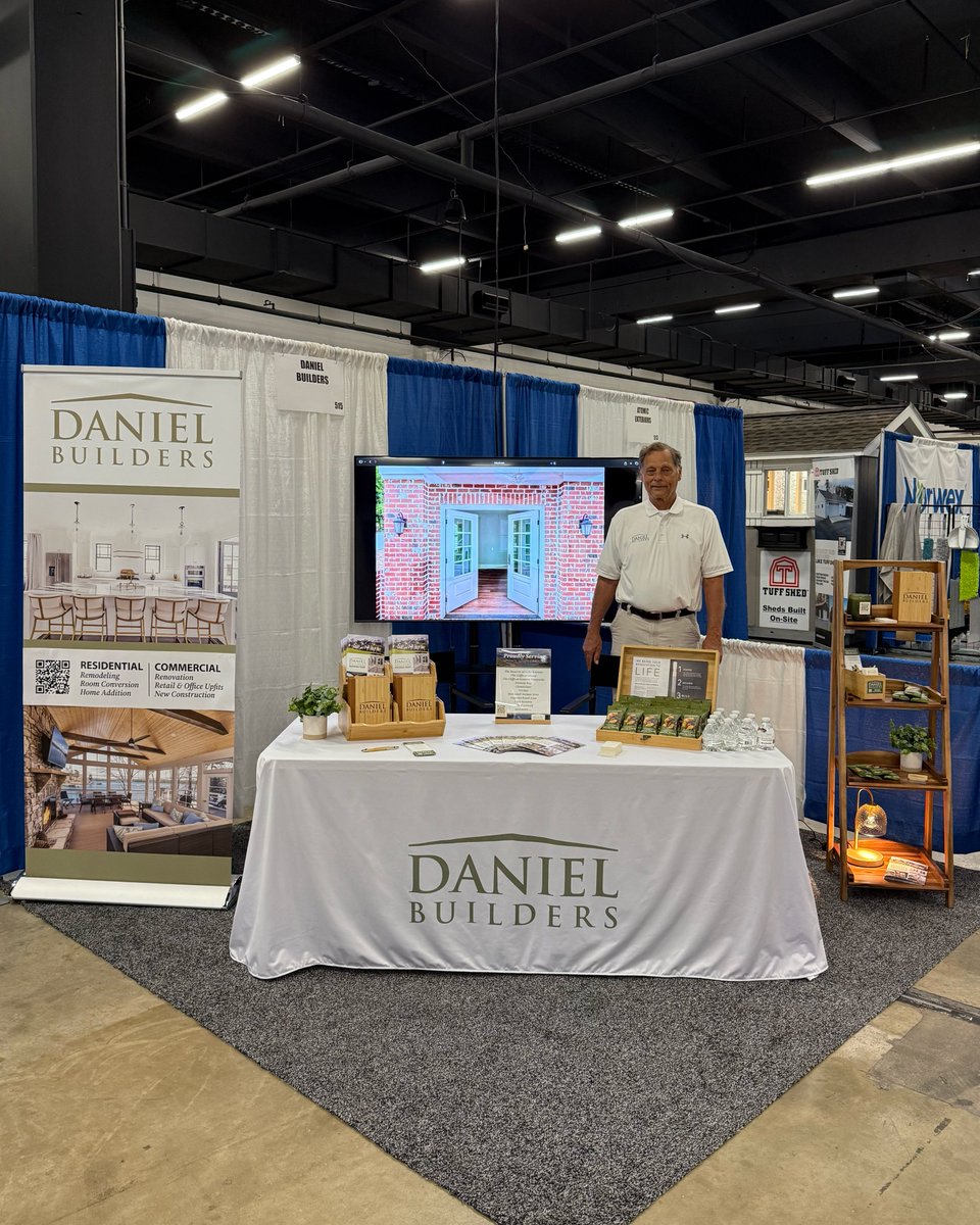 DanielBuildsInc's tweet image. It's been a great day at the SC Home Show!
The show is open until 8pm tonight and from 10am-5pm tomorrow.
Stop by our booth at the Greenville Convention Center to ask us your remodeling questions!
#designbuild #homeremodelingcontractor #homerenovationexperts