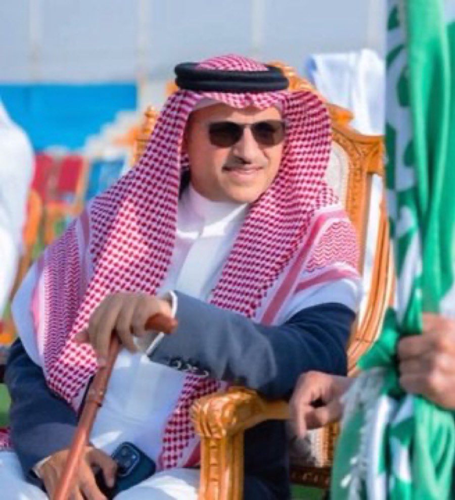 ليلة من ليالي الوفاء ظهرت في #تكريم_الشاعر_عبدالواحد_الزهراني
<a href="/WdBdalwahd/">عبدالواحد سعود الزهراني</a>
لم تكن ليلة فاخرةً فحسب، بل لوحة فنية مكتملة الأركان
كُرم فيها الشعر والعلم في شخص ابو متعب 
 تجربته الشعرية وحضوره المبهر خلال مسيرته كانت ذات نكهة مختلفه
اجتماع الناس من جميع الطبقات على استحقاقه للتكريم