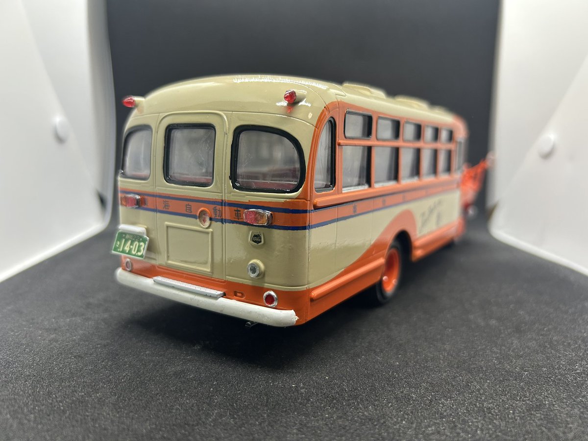 Ekuxy's tweet photo. おはようございます

オーナーズクラブ1/32 伊豆の踊り子号、
父が途中まで作って放置していたものを引き継ぎいで完成しました

シートカバーや網棚を追加したくらいで、ほぼストレートに制作。各所処理で結構手を抜いてますw

#オーナーズクラブ
#ボンネットバス
#伊豆の踊り子号
#プラモデル https://t.co/FdWpL4v7Fy