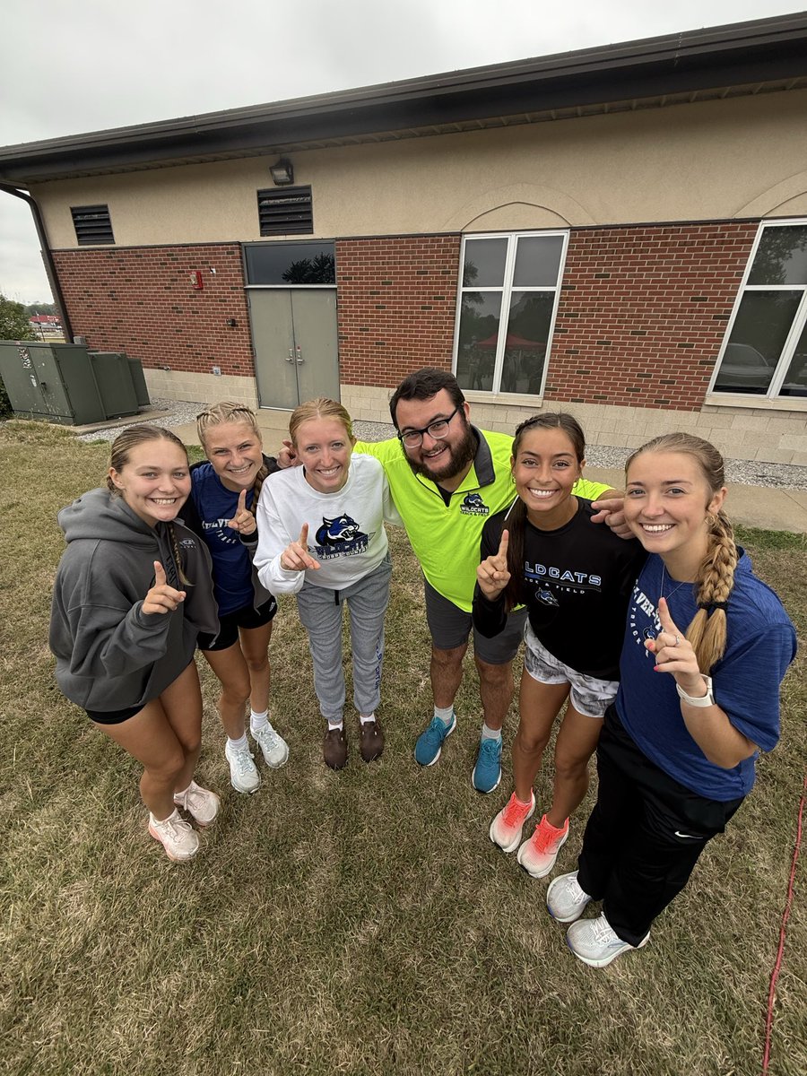 CSCWildcatXCTF's tweet image. Delaney Straus wins the Trojan Invitational individual title in a course record by over a minute!
Here’s how the top rounded out:
1st - Delaney Straus - 20:05!
10th- Malia Carmack - 22:23!
12th - Emma Berry - 22:48!
14th- Erin Peppler - 23:04!
22nd - Bella Yeager - 25:39!
