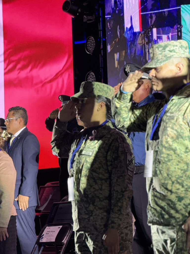 Con gran respeto y gratitud  <a href="/PueblaAgradece/">Puebla Agradece</a> realizó su 12a edición para homenajear y honrar a 55 elementos de las corporaciones de #Seguridad y funcionarios públicos de los tres niveles de gobierno que tuvieron una destacada actuación, en muchas ocasiones heroica en beneficio de