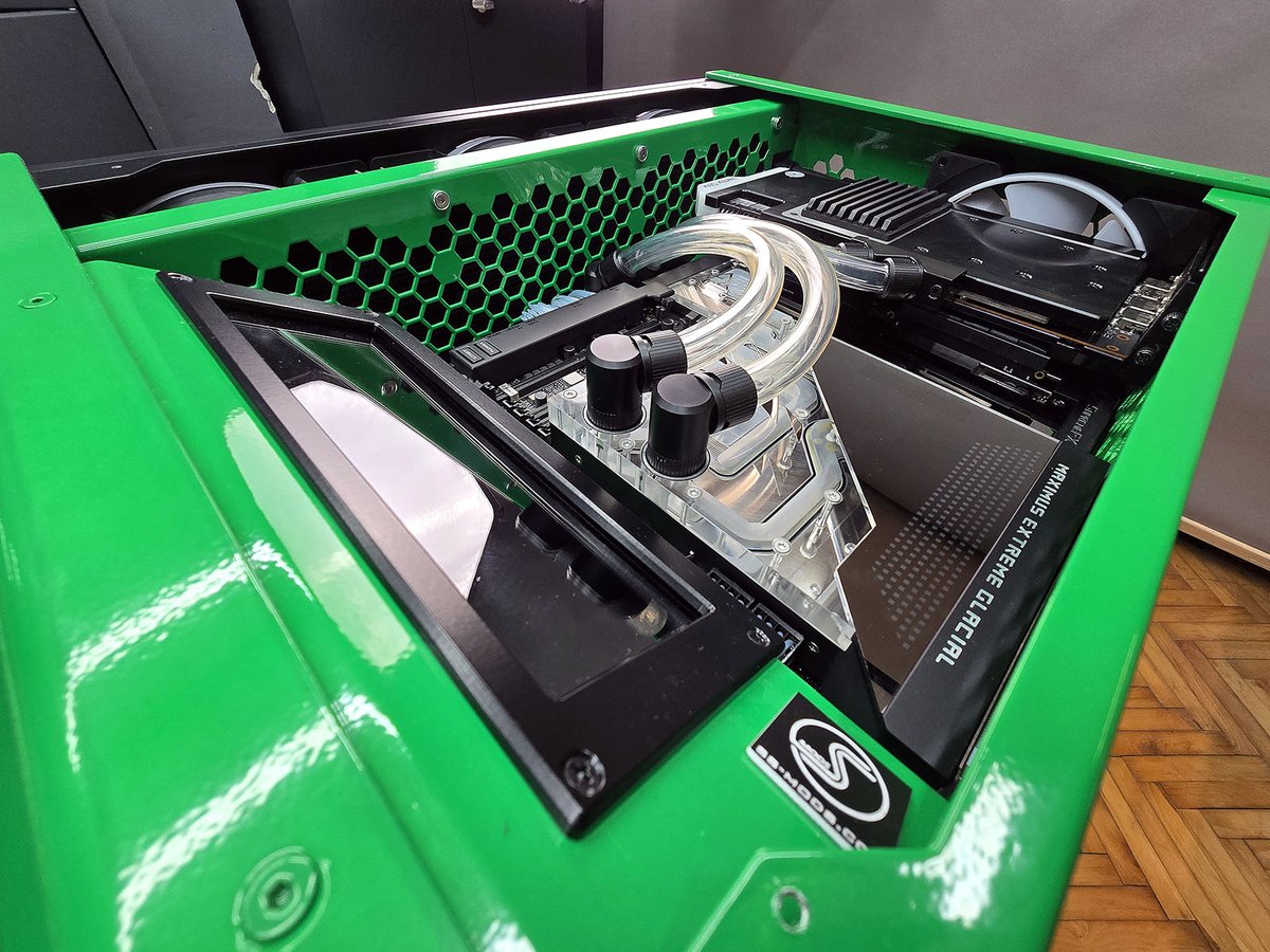 XPCMTeam's tweet image. PC build by @neSSaSSPCmods  -  Green Beast - Scratch LC PC system

#custompc #pcmodding #gaming #gamingpc #pcsetup #hardware #bestpc #extremepc #watercooling #watercoolingpc #asusprime