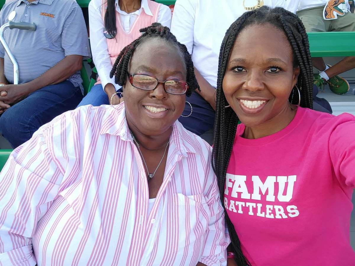 Pink Out 🩷🧡💚🐍
#BraggLive