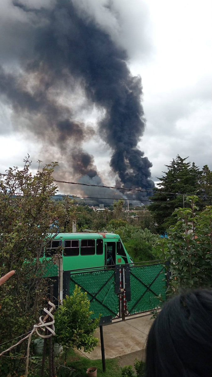 Quadratin_Hgo's tweet image. 🔥🚚Explota pipa en la autopista 

La tarde de este sábado se registró la explosión de una pipa en la autopista México-Puebla, a la altura del kilómetro 72, cerca de la comunidad de Tlahuapa, Puebla. Cuerpos de emergencia se encuentran en el lugar para controlar el fuego.
