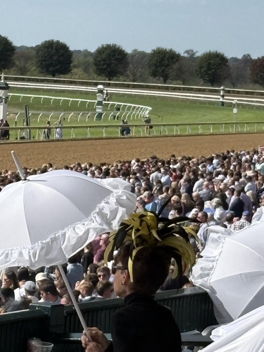 ppsengupta1's tweet image. Thank you @DineshKalra @kentuckyacc for the kind invitation—while we all are racing with AI, on way back to the airport..I sneaked into a true race @keenelandracing …very memorable!