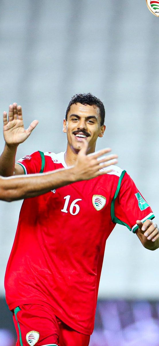 S__SJ90's tweet image. اقسم بالله انه لاعب فااااشل 
حرام يلعب حتى في فريق اهلي ..حتى كورة ما لمسه طول فترة دخوله أرضية الملعب 

كنت حاضر في الملعب قاطعين مسافة ٩٠٠ كم واخر شيء مدرب فاشل يدخل لاعب فاشل 

#الامارات_عمان #كلنا_معك