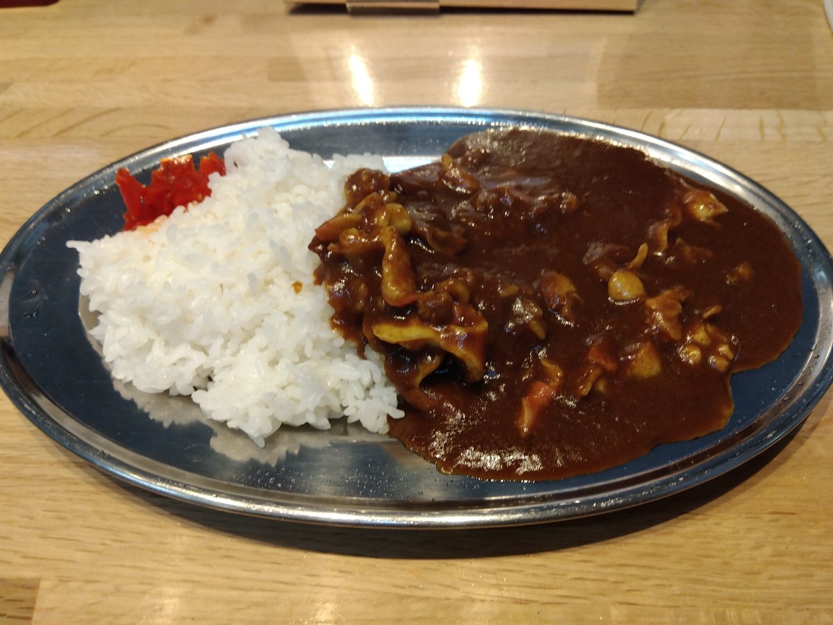 MMastuck's tweet image. 苫小牧のぷらっとみなと市場で
名物ホッキカレーを頂きました
海鮮だってあるのにも関わらず
名物＋漂う匂いのWコンボという
苫小牧では決まってカレー系を
欲する程になっちゃうんです
期待を裏切らないカレーでした
#苫小牧　#カレー
#俺の食に密はない
