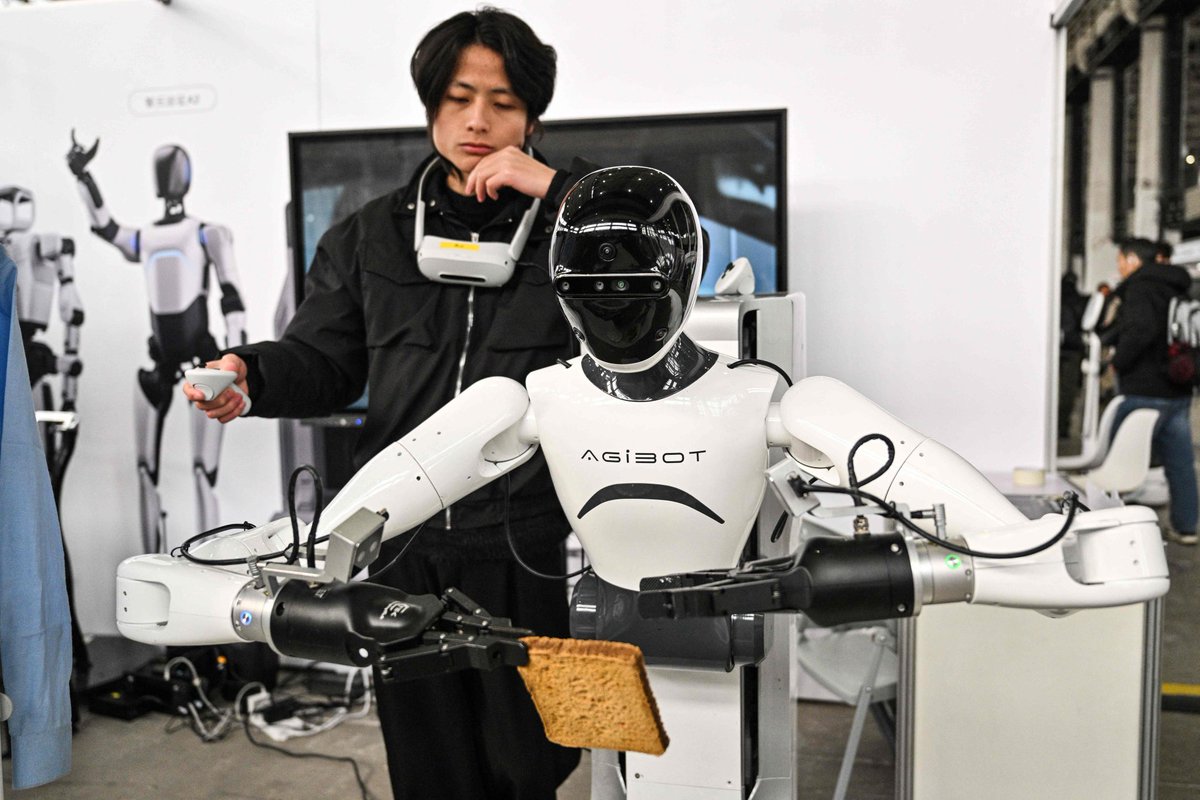 EricCLFung's tweet image. If @peaq does a relationship with Agibot that is about to IPO in web2, then it might blast off it&apos;s robot activity and real life usage of Blockchain machine IDs 

Build it at the manufacturing source