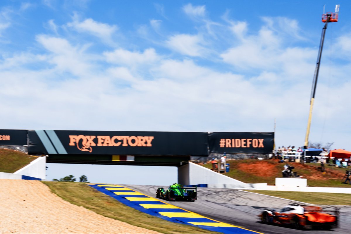 Halfway through the Motul Petit Le Mans!

Strong pace, flawless pit work, and a few close calls so far — the No. 18 sits P5 in class after solid stints from Tobi, DHH, and Olly.

Five hours to go as we race into the night! 🌙💪

#IMSA #PetitLeMans