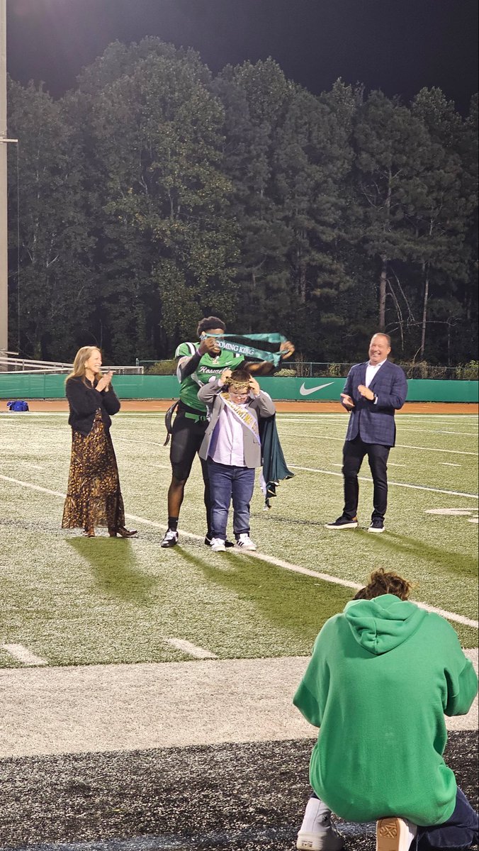 Roswell_FB's tweet image. Huge congratulations to QB1 @_treysmith1 for winning Homecoming King and sharing the honor with Jake, #Team76’s biggest fan! We love and appreciate you, Jake!