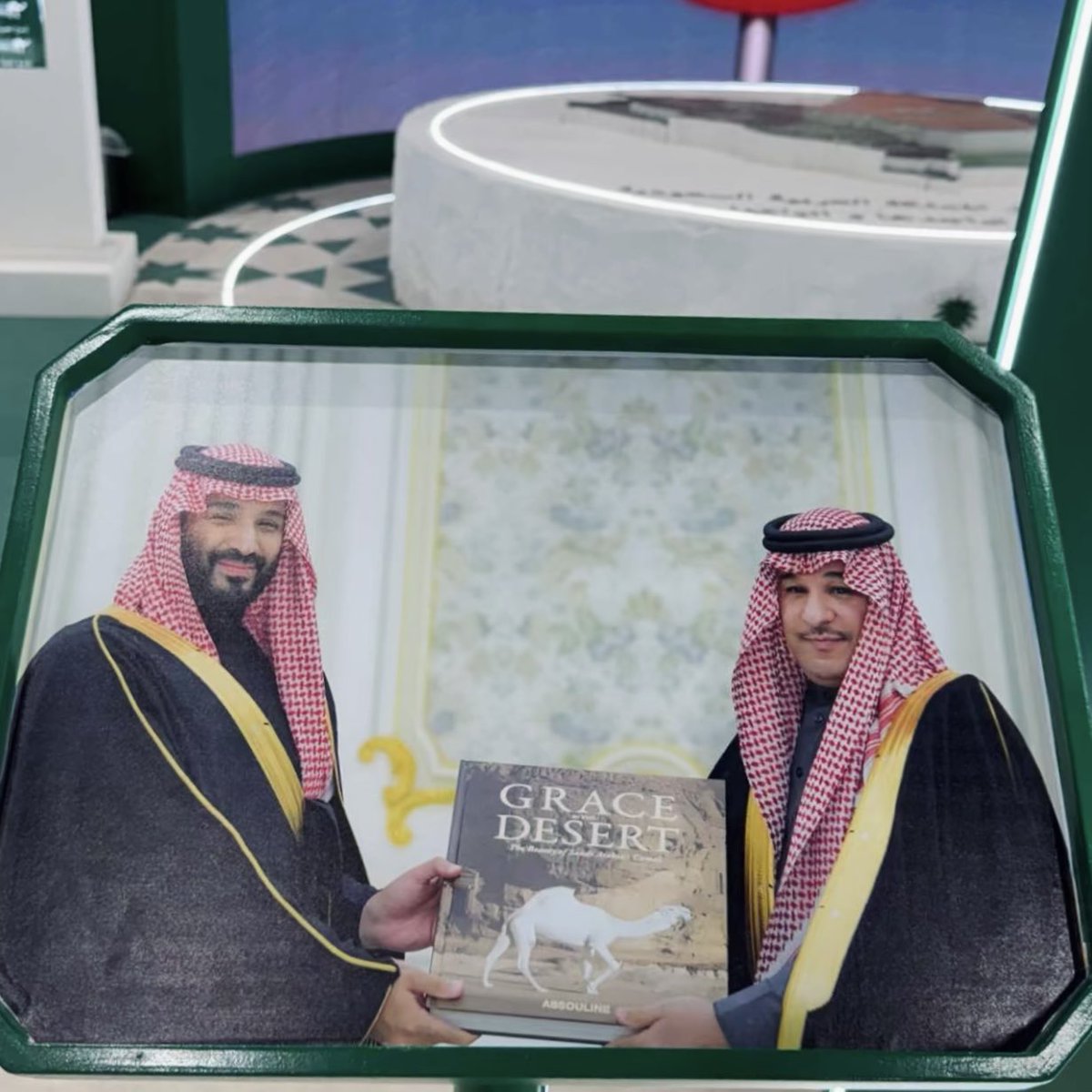 it1ii_'s tweet image. للطيـر حـبٍ مستبـاح🤍!
تغطية المؤثر #فهد_الرقاص لليوم الأخير من المعرض العالمي اللي يجمع عشّاق الصقور والصيد لرؤية شموخ وأصالة موروثنا العريق🇸🇦.
معرض مفضل وحدث دولي ننتظره سنويًا 
- #معرض_الصقور_والصيد_السعودي_الدولي -
تغطية رهيبة ماتتفوت تابعوها في سنابه
          —&amp;gt; fmt8888 &amp;lt;—