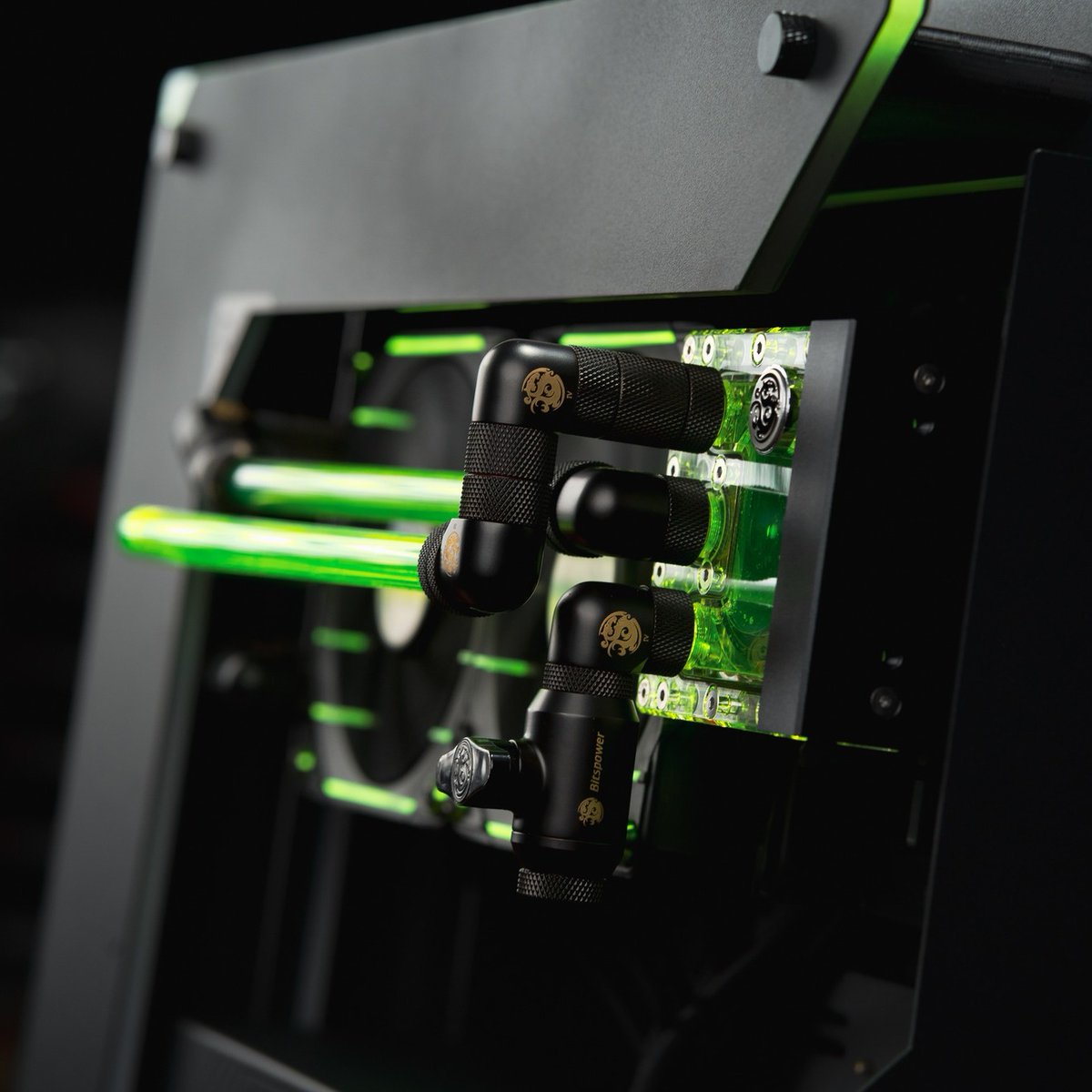 XPCMTeam's tweet image. PC Build by @AKModTW  using the GameMax Blade Concept case

#pcbuild #pcsetup #custompc #liquidcooling #watercooledpc #xpcm #akmod #gamemax