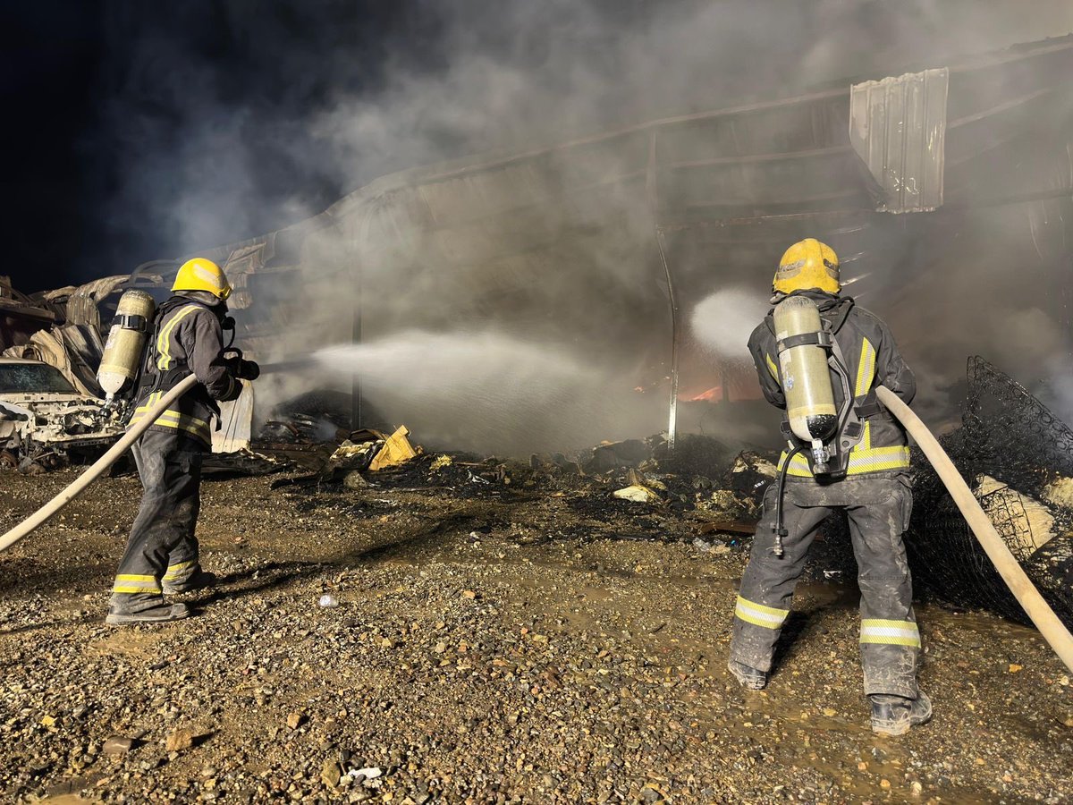 Almadinanews's tweet image. #الدفاع_المدني في #المدينة_المنورة يخمد حريقا في مستودعين، ولا إصابات