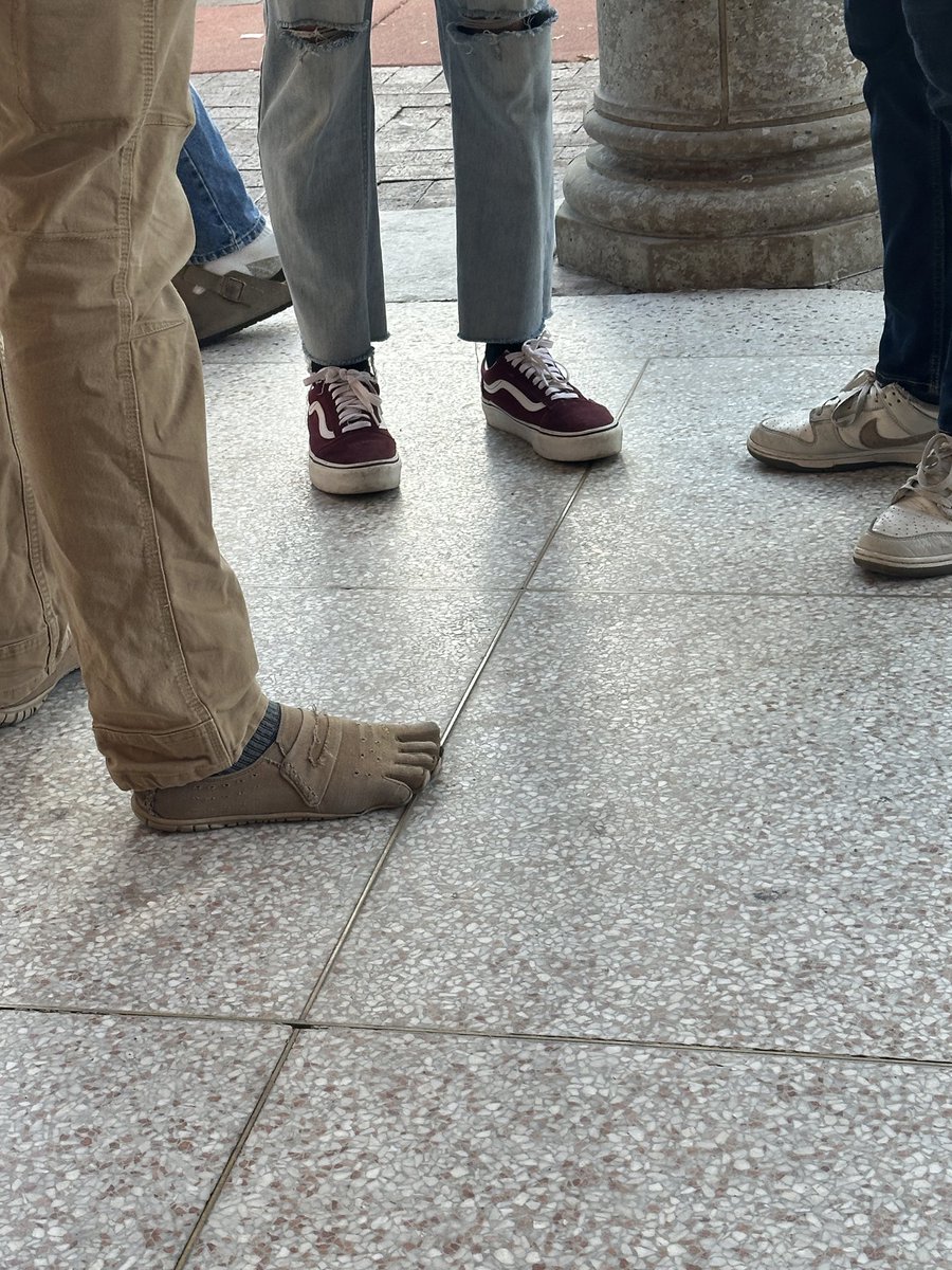 switchtaclaus's tweet photo. “Yeah man it’s a lot more natural to wear toe shoes” #gay https://t.co/qOFTULjj1k