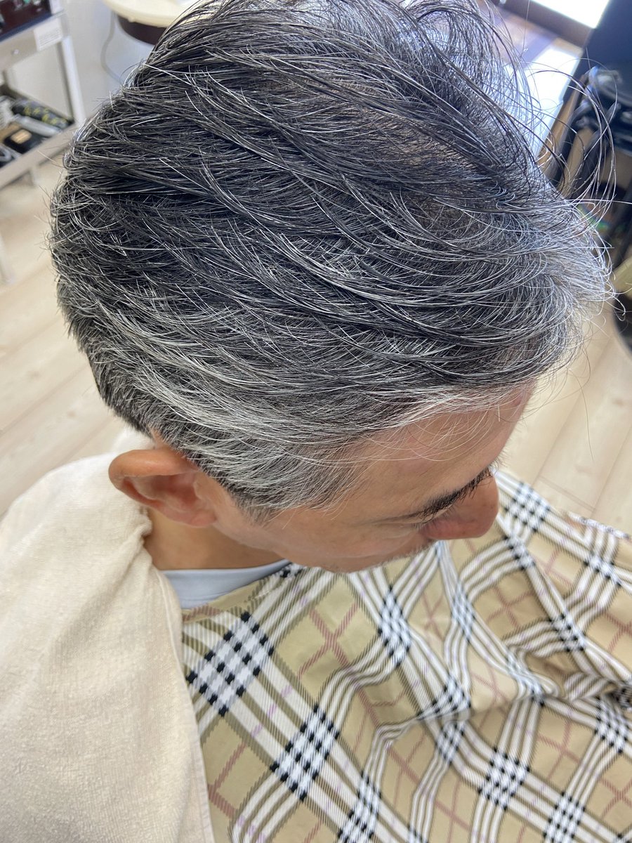 bzMYNwv5pHTKYCZ's tweet image. 今朝は「何を着ようかな?」と迷った方も多いのでは?🤔
急な気温の変化で体調管理が難しい時期ですが、髪型も季節に合わせて少しずつチェンジしませんか?
#行徳 #妙典 #床屋 #カット専門店