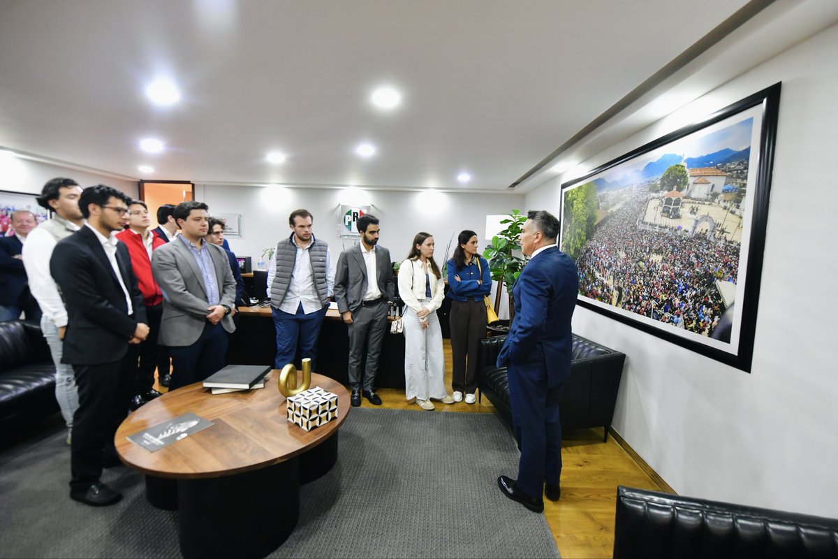 Me dio mucho gusto platicar con jóvenes universitarios. Escucharlos, compartir ideas y hablar sin filtros sobre lo que está pasando en México.

Nuestro país necesita un cambio de rumbo, y ese cambio empieza con una generación que tiene carácter, valor y determinación. Una