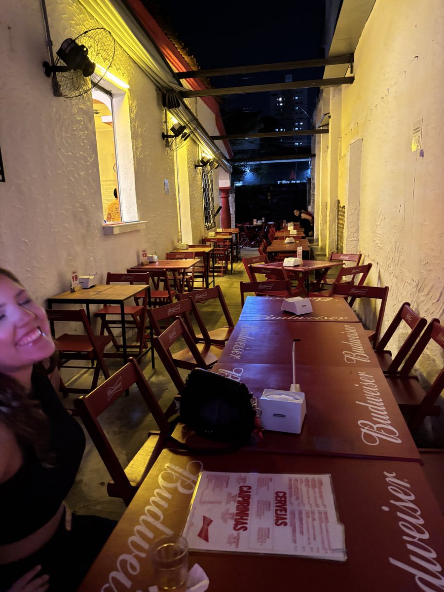 chamei todos os meus amigos pro meu aniversário e só veio uma pessoa 😔