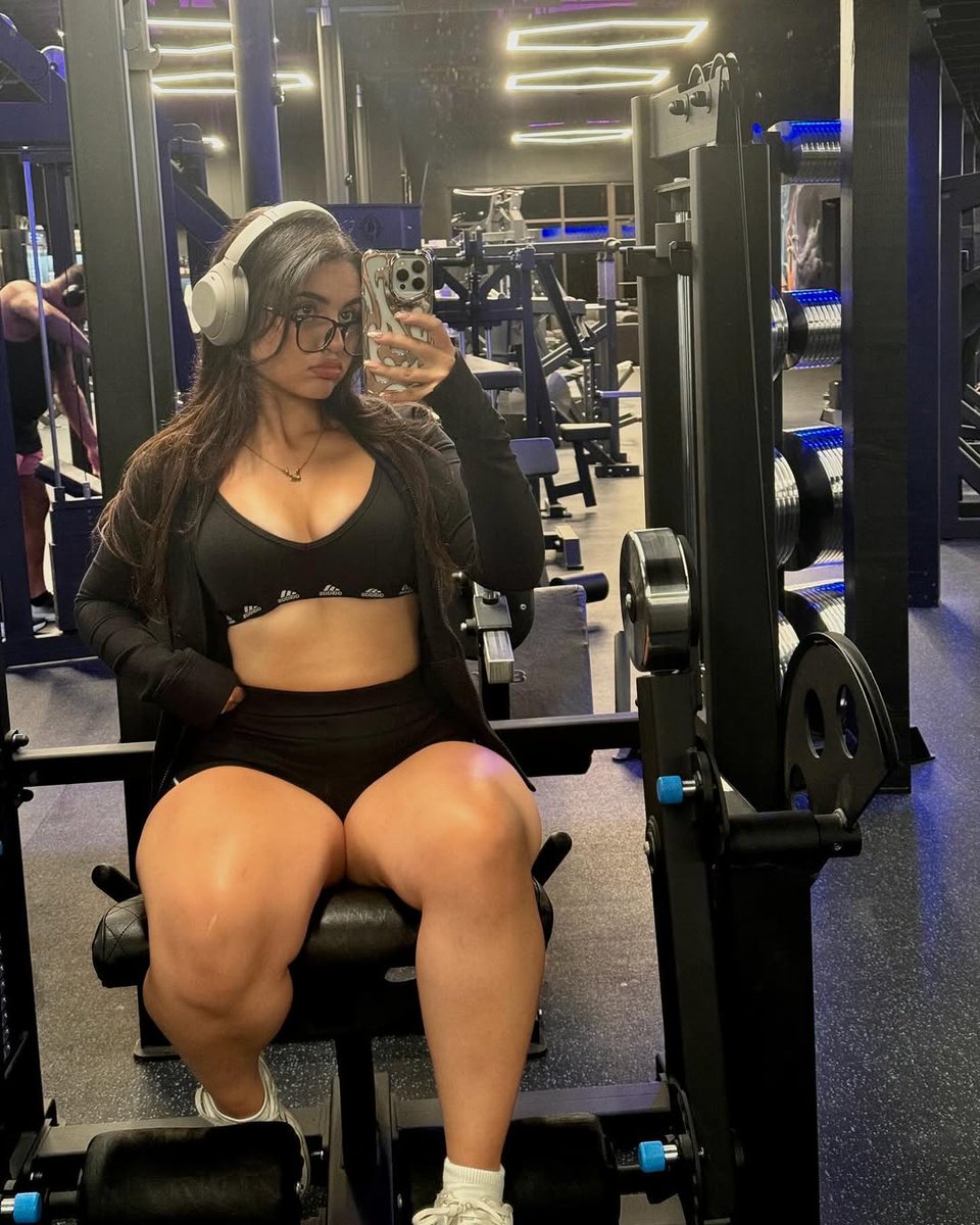 isntsaki's tweet image. all black gym fits are hands down the best and nobody will change my mind on that 😤
.
.
.
.
.
.
.
#gym #gymtok #gymgirl #gymrat #gainz #bootyworkout ##weights #lifting #bodybuilding #thelabgym #bayareagym #gymcontent #bodytransformation #influencer #...