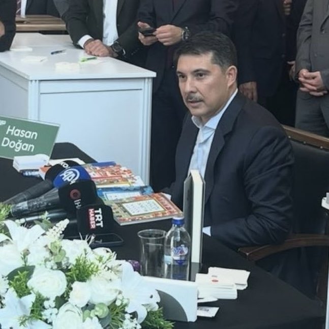 Cumhurbaşkanlığı Özel Kalem Müdürü ve Büyükelçi Sayın Hasan Doğan, ATO Congresium’da düzenlenen 22. Ankara Kitap Fuarı kapsamında, “İslam ve İftira” konulu yeni kitabının imza gününü gerçekleştirdi ve ATO Başkanı Sayın Gürsel Baran ile birlikte Ülkü Ocakları Ankara İl
