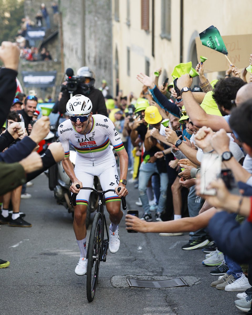 cyclingontnt's tweet photo. The crowd at Il Lombardia were going crazy for Tadej Pogacar 😍 https://t.co/YMBKXp4SMS
