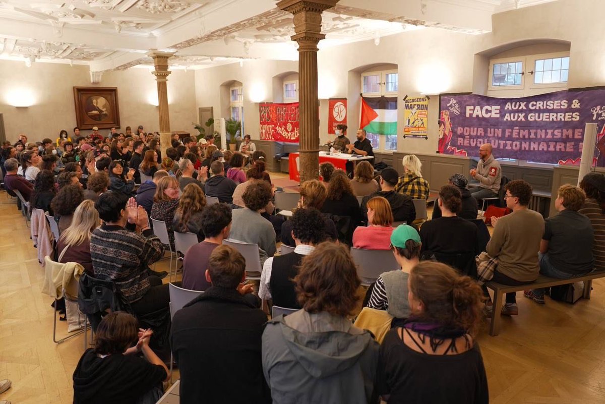 Beaucoup de monde cet après-midi à Strasbourg pour l’assemblée de RP.
Des discussions profondes sur la crise du régime, mais aussi sur l’impasse stratégique de la dernière décennie de luttes, la peur croissante de la répression, les difficultés financières, la montée du RN, etc.